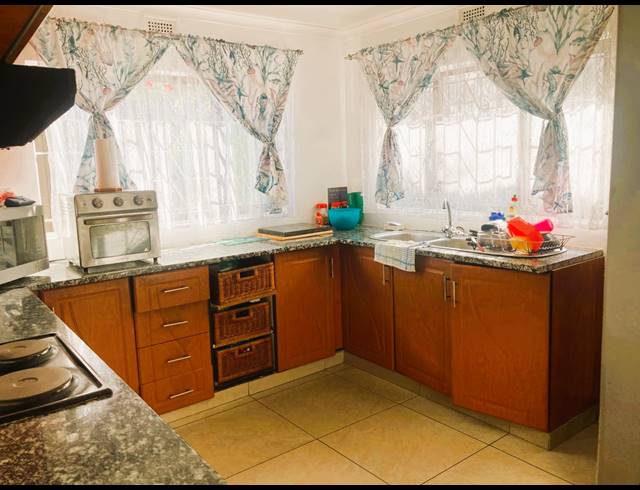 3 BEDROOM HOUSE FOR SALE IN BLUFF